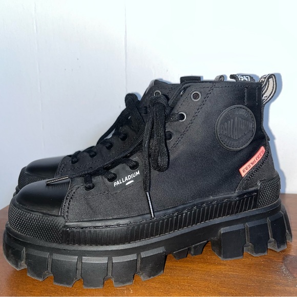 EUC Palladium Revolt HI TX size 6 - Picture 3 of 16